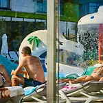 Blue Lagoon Pool & Mamaia Nord 公寓 那沃达利