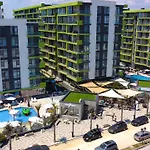 Blue Lagoon Pool & Mamaia Nord 公寓