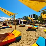 Blue Lagoon Pool & Mamaia Nord 公寓 那沃达利