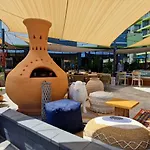 Blue Lagoon Pool & Mamaia Nord 公寓