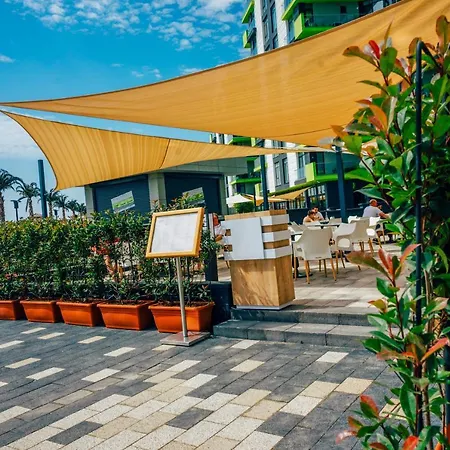 Blue Lagoon Pool & Mamaia Nord 3*