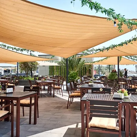 Blue Lagoon Pool & Mamaia Nord 3*