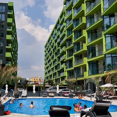Blue Lagoon Pool & Mamaia Nord 那沃达利