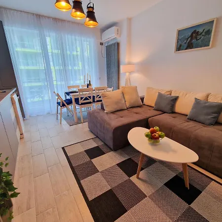 Apartment Blue Lagoon Pool & Mamaia Nord