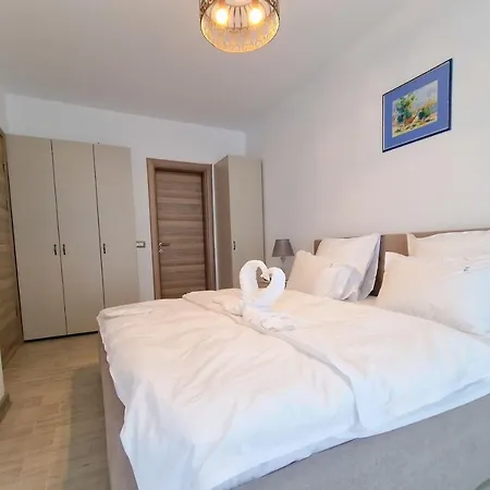 Blue Lagoon Pool & Mamaia Nord Apartment