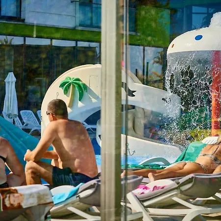 Blue Lagoon Pool & Mamaia Nord Appartement Năvodari