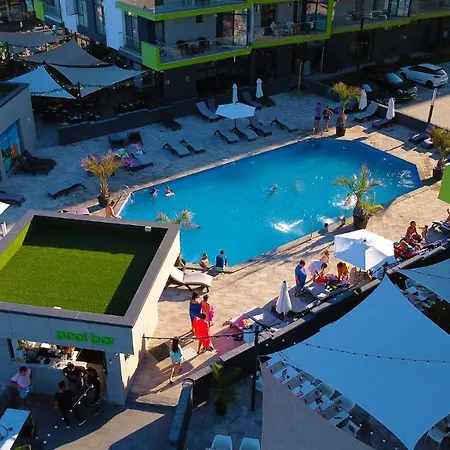 Blue Lagoon Pool & Mamaia Nord