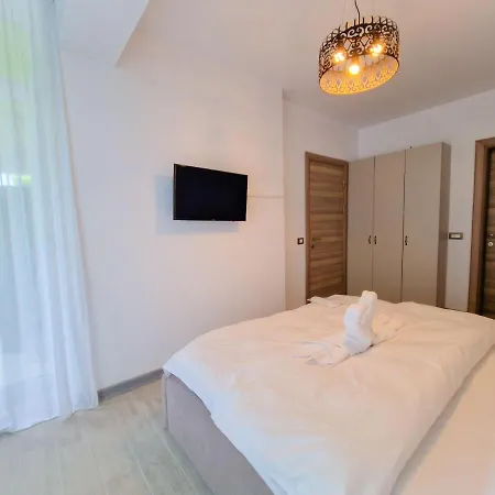 Blue Lagoon Pool & Mamaia Nord Apartment Navodari