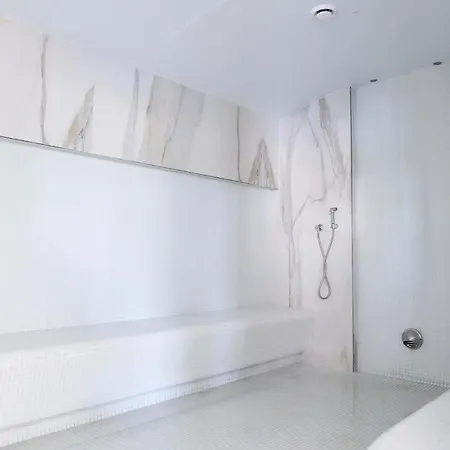 Blue Lagoon Pool & Mamaia Nord 3* Navodari