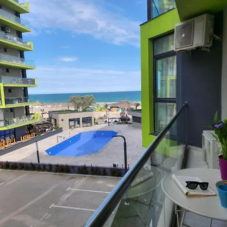 Blue Lagoon Pool & Mamaia Nord Apartment *