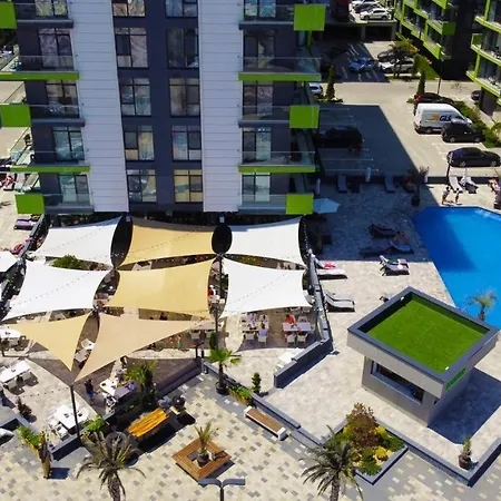 Blue Lagoon Pool & Mamaia Nord Apartment 3*
