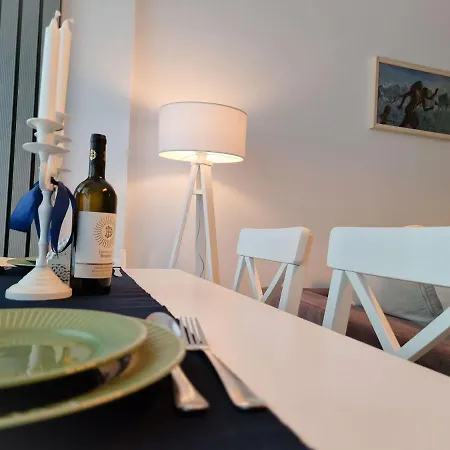 Blue Lagoon Pool & Mamaia Nord Apartment