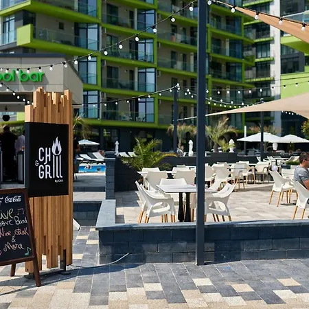 Blue Lagoon Pool & Mamaia Nord Apartment *