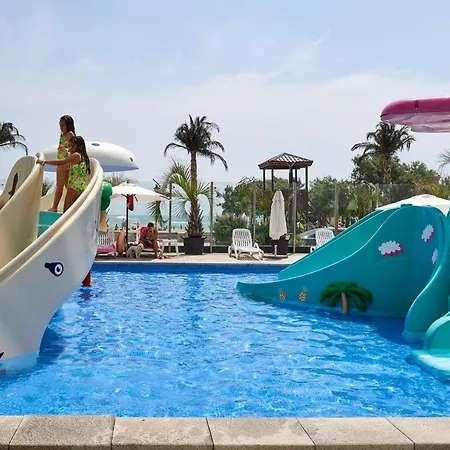 Blue Lagoon Pool & Mamaia Nord Apartment *
