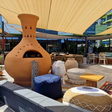 Blue Lagoon Pool & Mamaia Nord Appartement